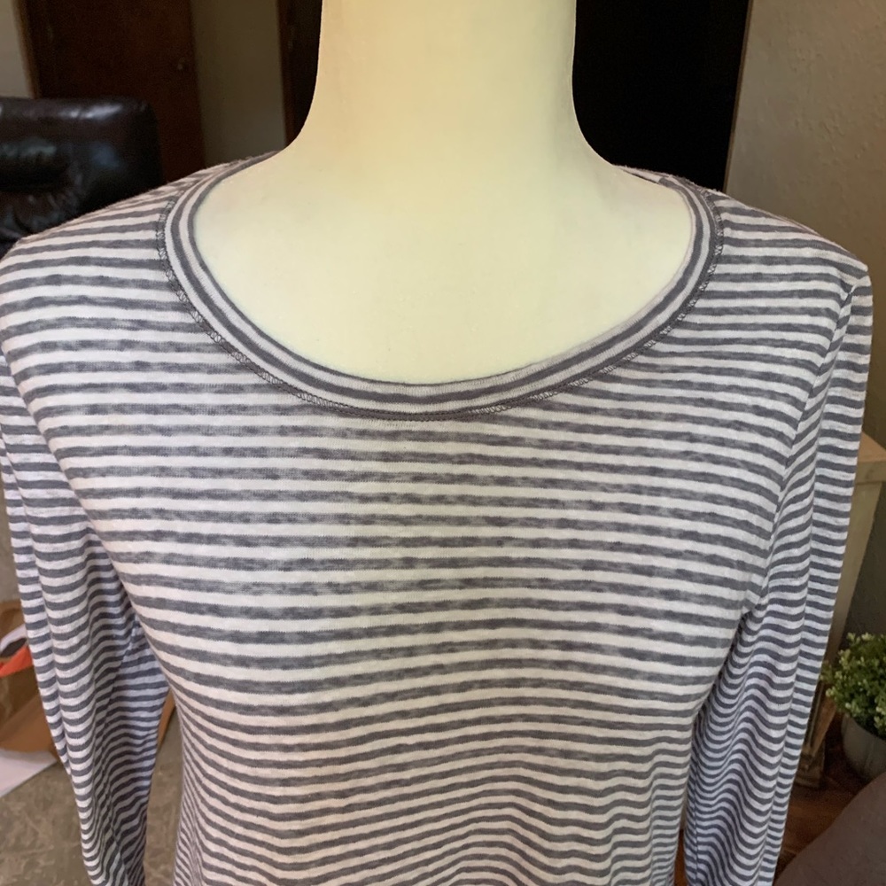 Abercrombie & Fitch stripped shirt. Size: M - Picture 5 of 14